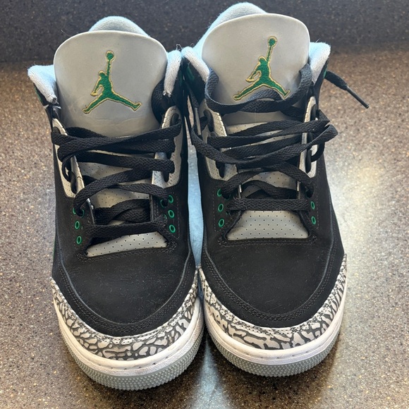 Jordan basketball Shoes Black and Green - Picture 2 of 8